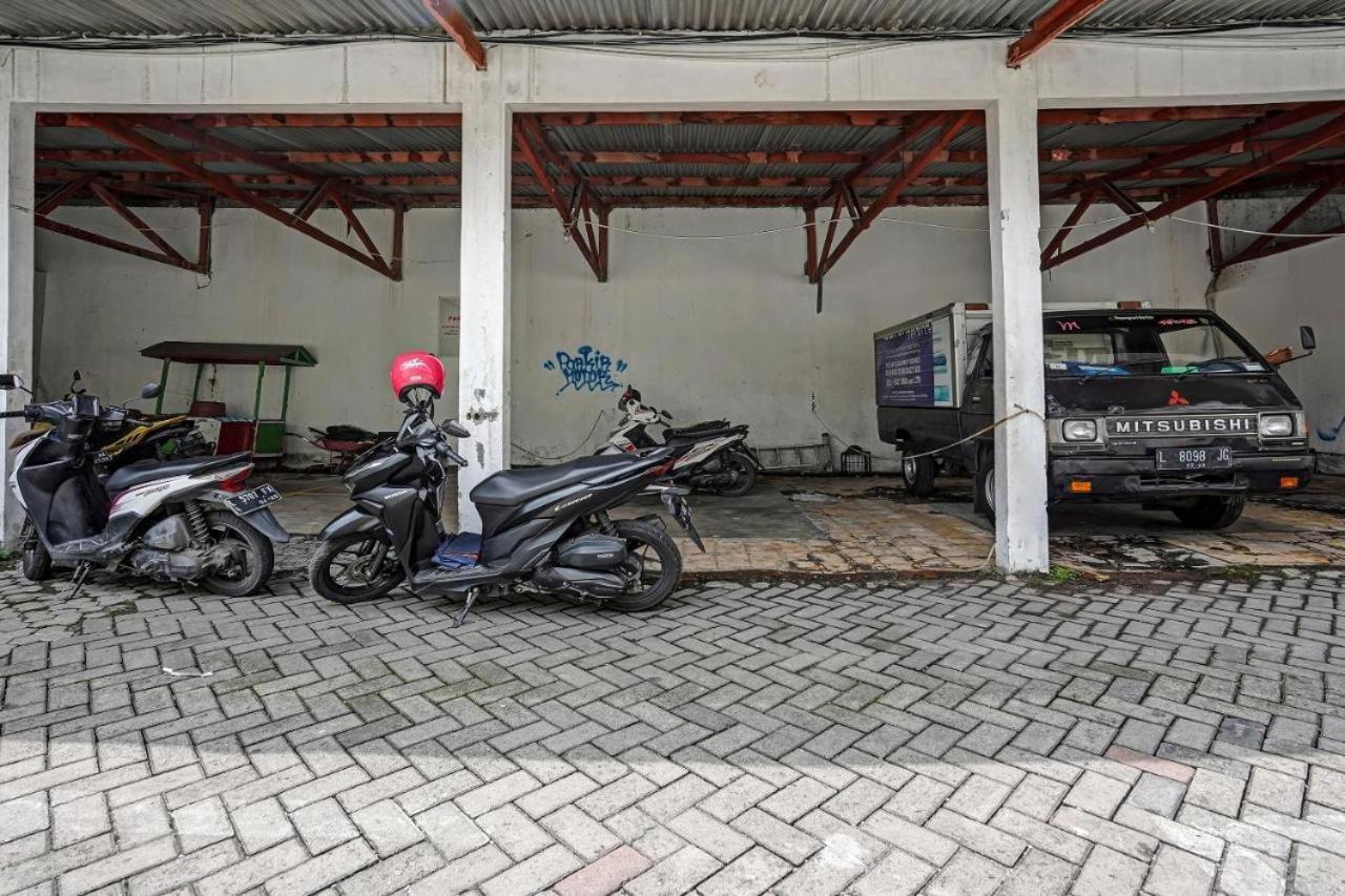 De Plaza Hotel Surabaya Bagian luar foto